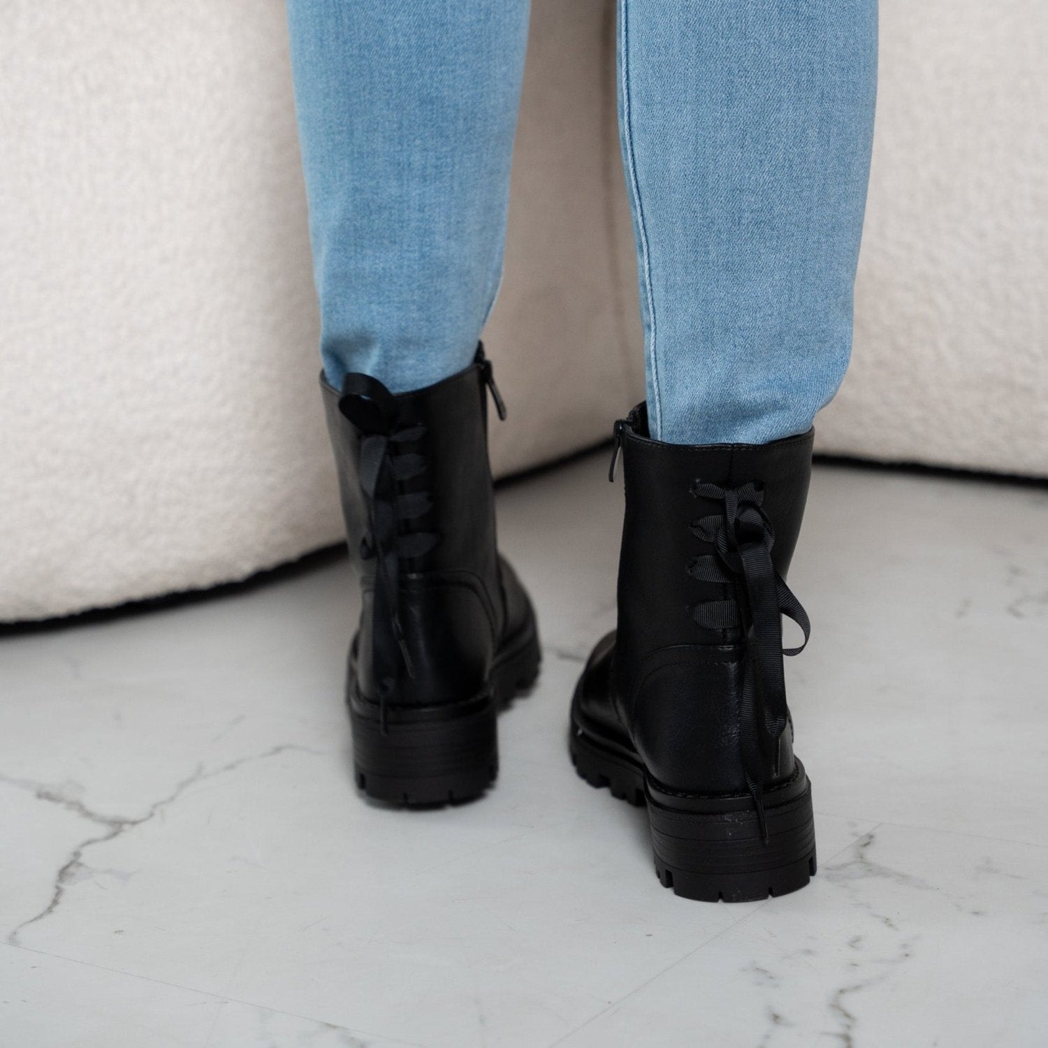 Bow Black Boots in Zwart - Finn Jules