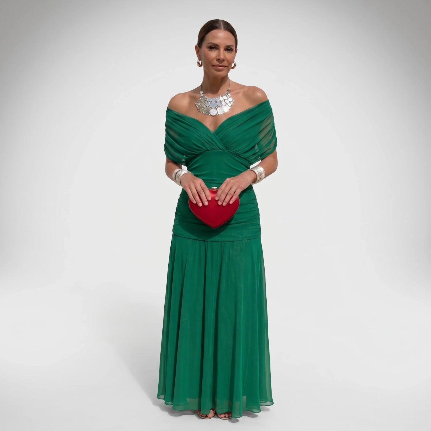 Groene Elegante Avondjurk met Tule Schoudermantel in Saliegroen - Finn Jules