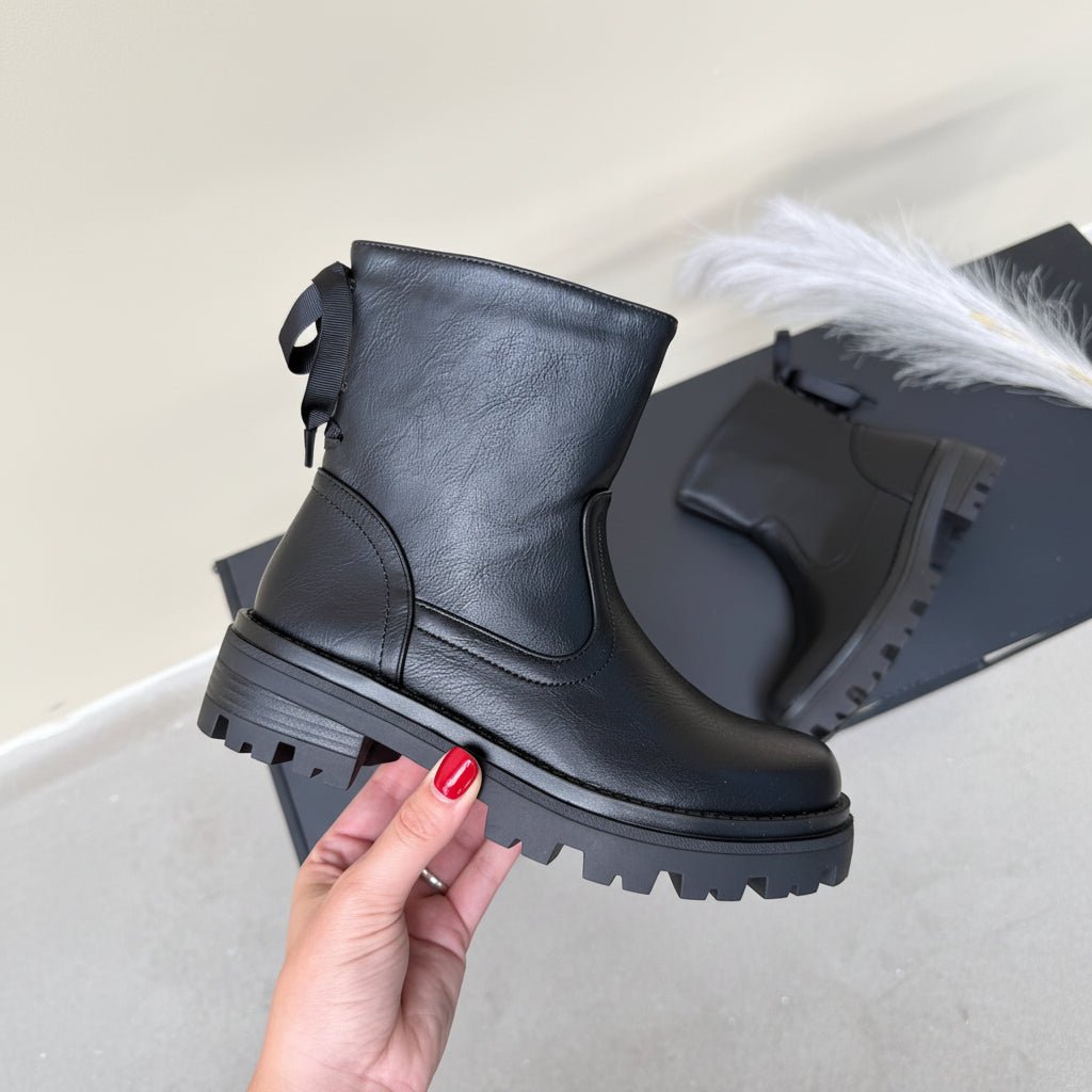 Bow Black Boots in Zwart - Finn Jules