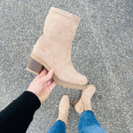Enkellaarsjes Dames - Beige Suède Blokhak Boots — Saar in Beije - Finn Jules