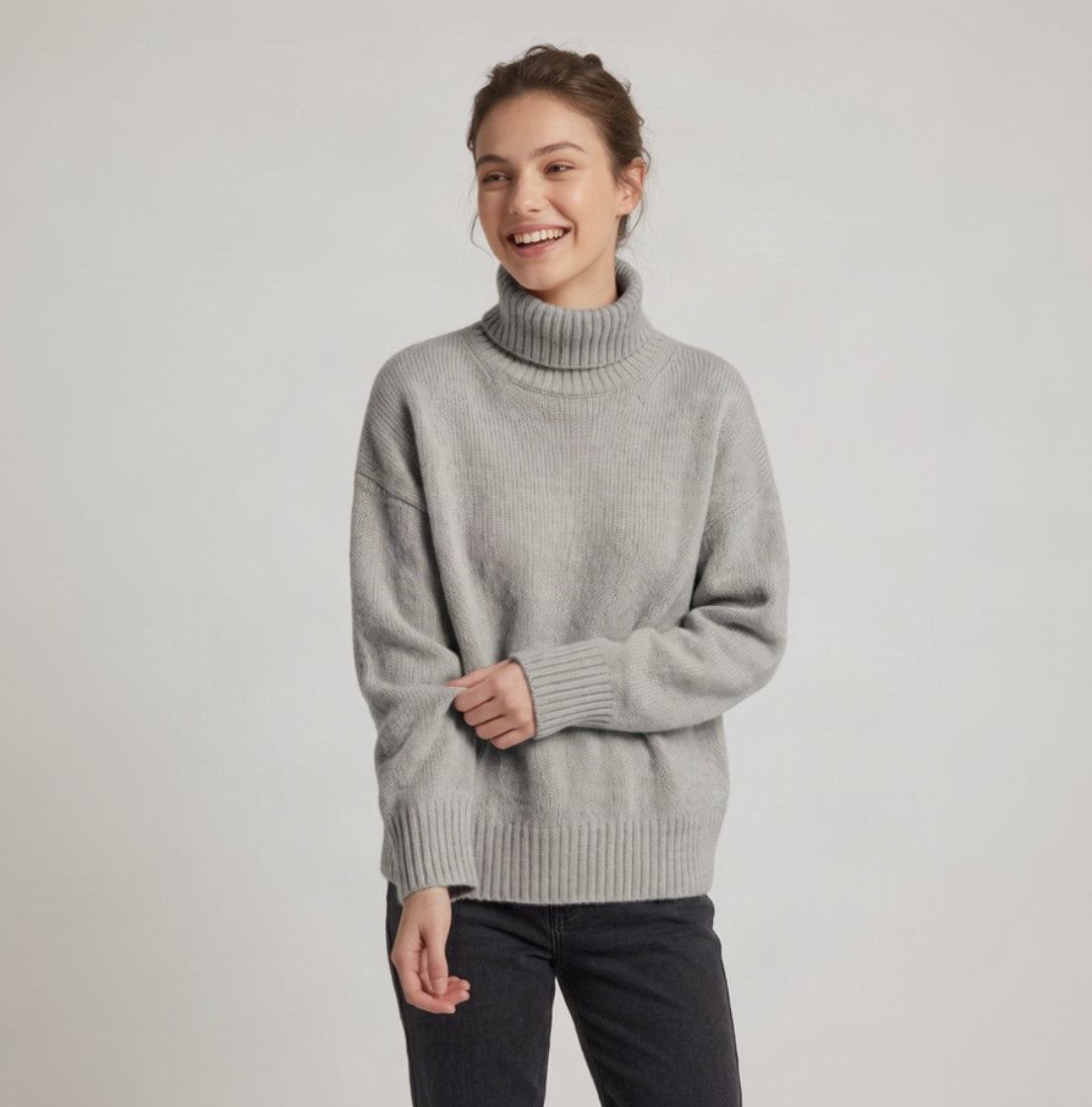Grofgebreide Coltrui met Verlaagde Schouders — Maaike in Beige - Finn Jules