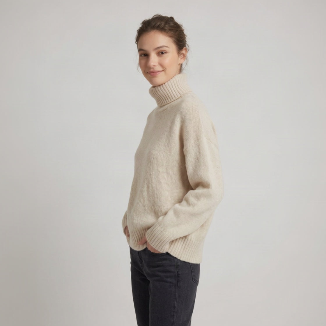 Grofgebreide Coltrui met Verlaagde Schouders — Maaike in Beige - Finn Jules