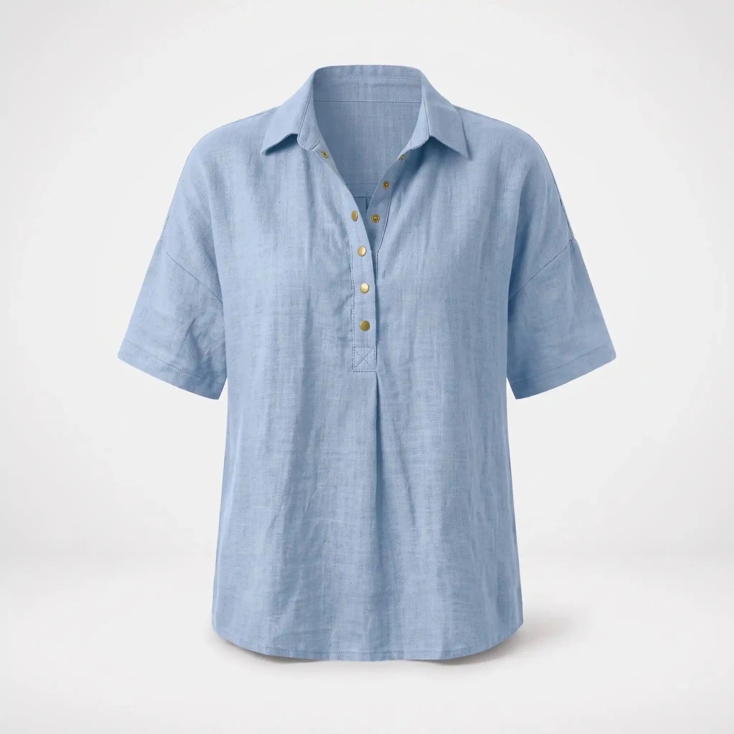 Van Elst Mode® | Blouse met kraag en knoopdetail (TIJDELIJK 1+1 GRATIS!) in Lichtblauw - Finn Jules