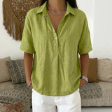 Van Elst Mode® | Blouse met kraag en knoopdetail (TIJDELIJK 1+1 GRATIS!) in Groen - Finn Jules