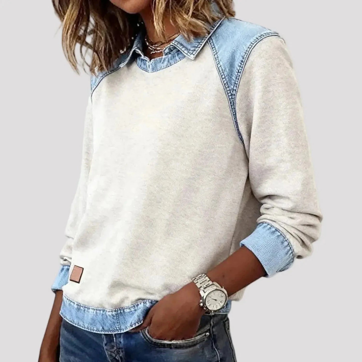 Sweater Dames - Katoenen Top Met Denim Kraag — Sanne in Beige - Finn Jules