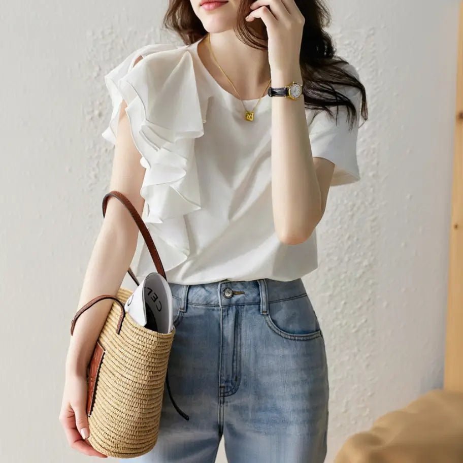 T-shirt Dames - Asymmetrische Ruffle Mouw — Lieke in Wit - Finn Jules